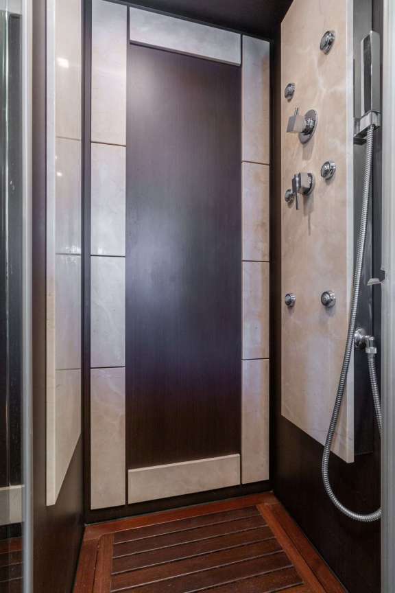 Image of Scarlet yacht #16