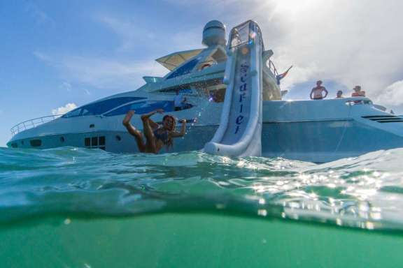 Image of Scarlet yacht #18