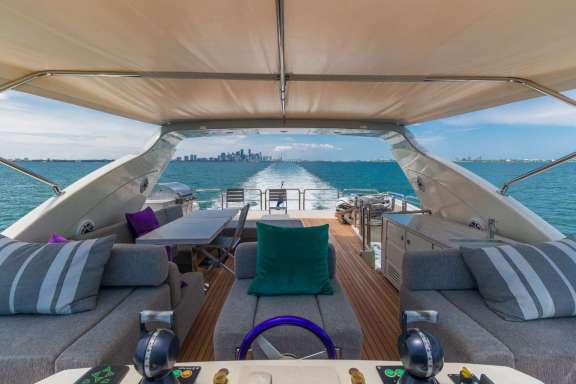 Image of Scarlet yacht #5