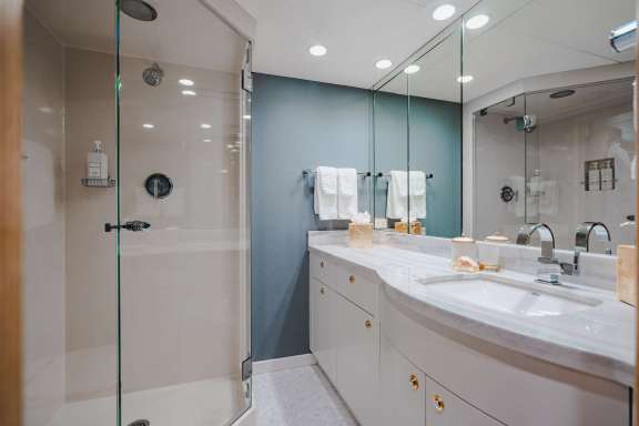 Stbd Guest Ensuite