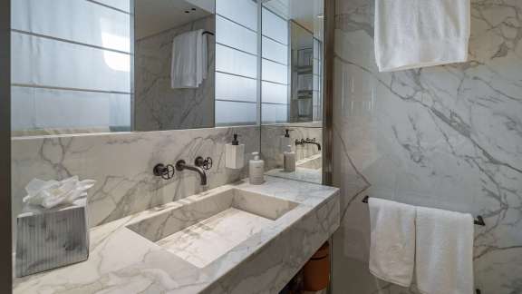 Image of No Time To Die yacht #7