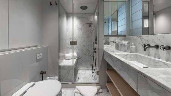 Image of No Time To Die yacht #8