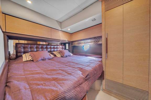 King Convertible Cabin