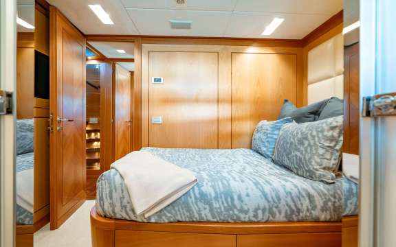 Image of LOVEBUG yacht #10