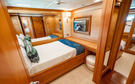 Image of LOVEBUG yacht #12