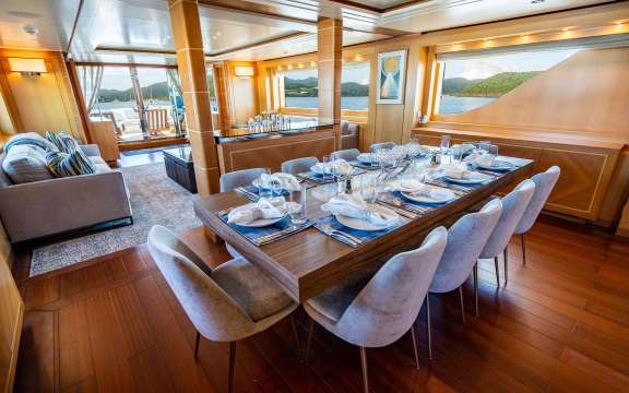 Image of LOVEBUG yacht #4