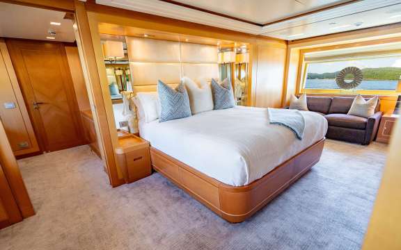 Image of LOVEBUG yacht #6