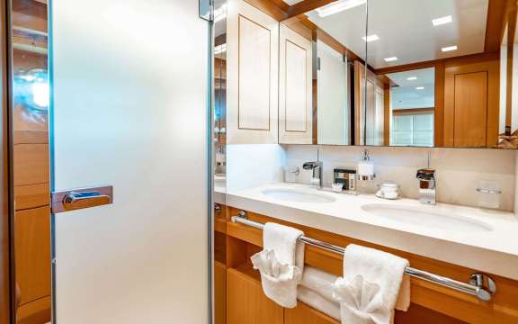 Image of LOVEBUG yacht #9