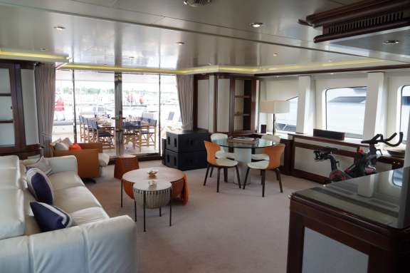 Upper deck - Sky lounge