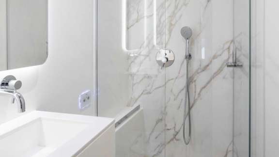 Image of UNWAVERING yacht #10