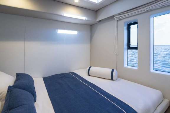 Image of UNWAVERING yacht #8