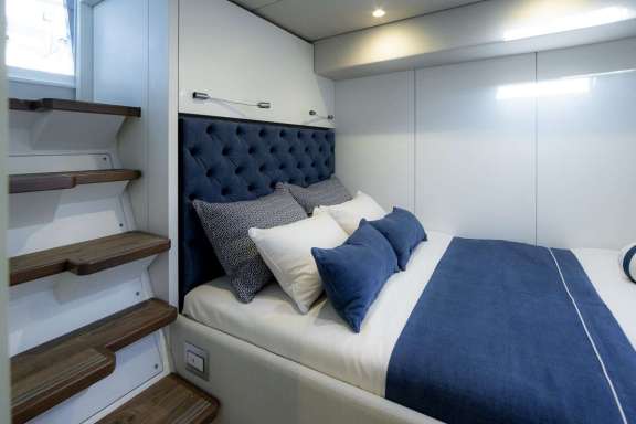 Image of UNWAVERING yacht #9