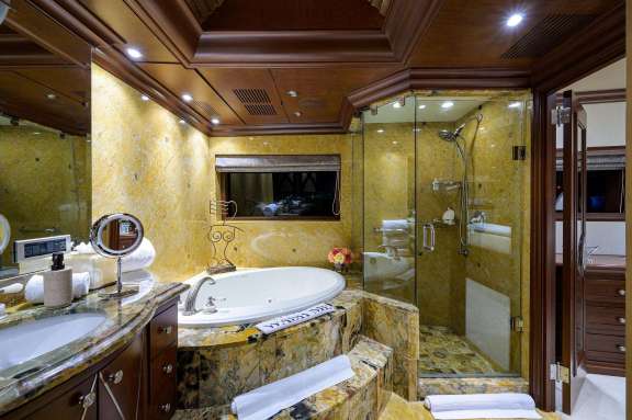 Master stateroom bath