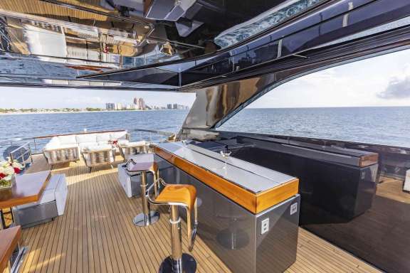 Image of NO SURRENDER yacht #15