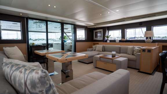 Spacious & cozy salon area