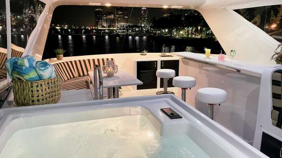 Flybridge Jacuzzi