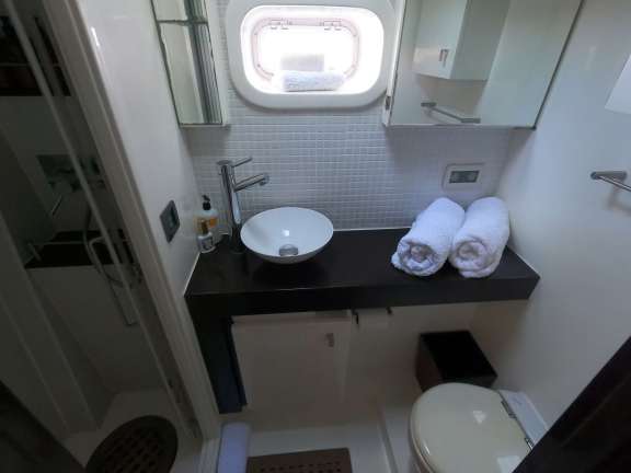 Guest Bathroom Port Aft