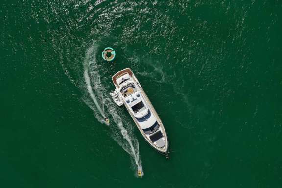 Image of Lago Paradise yacht #17