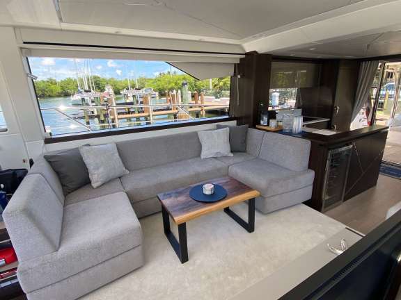 Image of Lago Paradise yacht #2