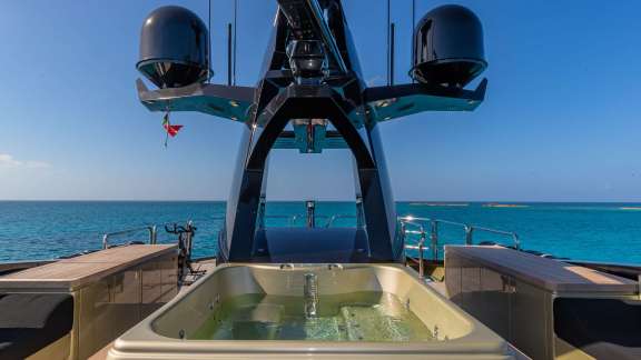 Sundeck Jacuzzi