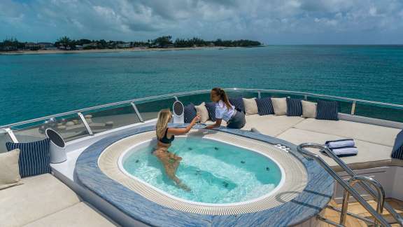 Sundeck Jacuzzi