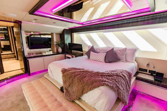 Image of 95 DOMINATOR yacht #6