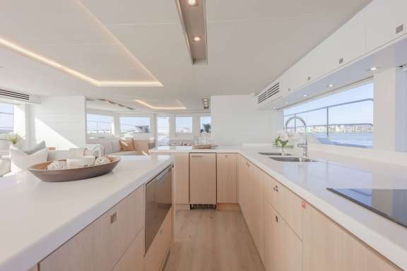 Aft deck swim platform