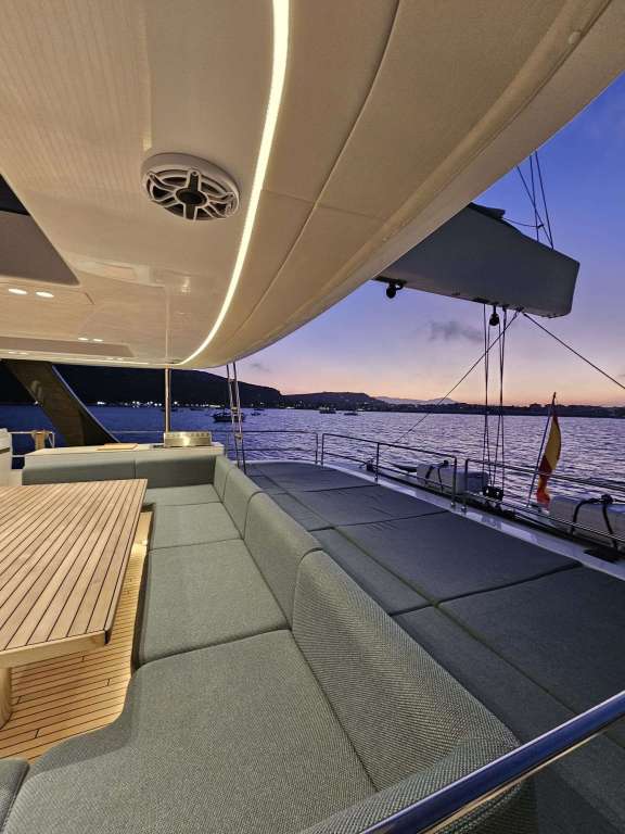Flybridge Lounging Area