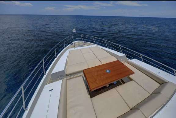 Bow Seating & Lounge