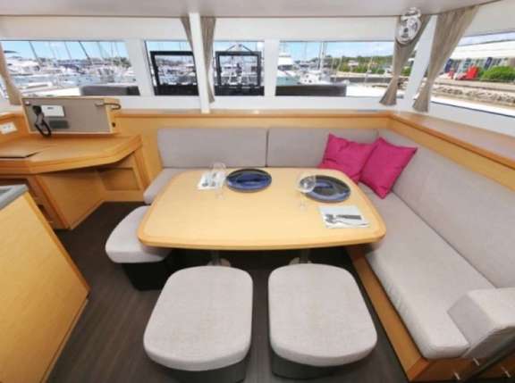 Salon dining/lounge area