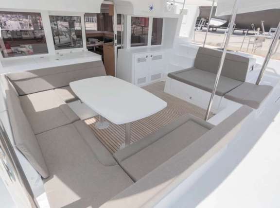 Cockpit dining/lounge area