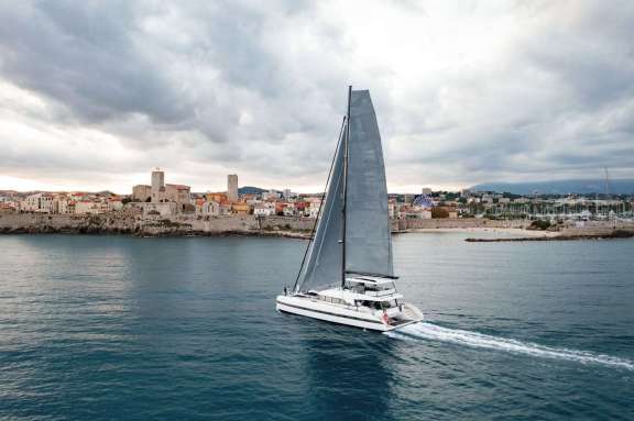 Image of CAT TUA yacht #17
