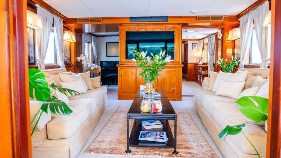 Saloon Looking Forward