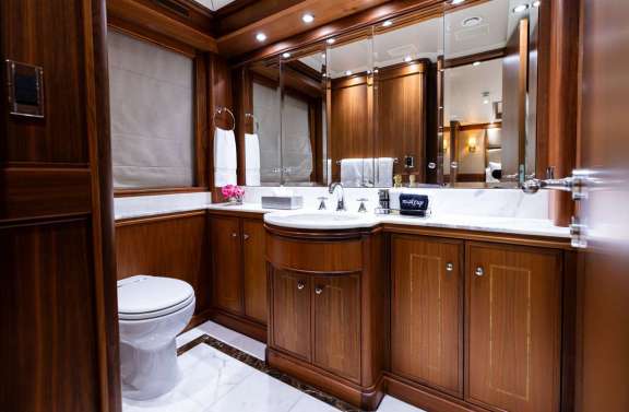Master Stateroom En-Suite