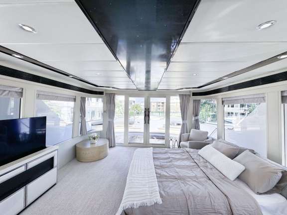 Image of PRIVILEGE yacht #9