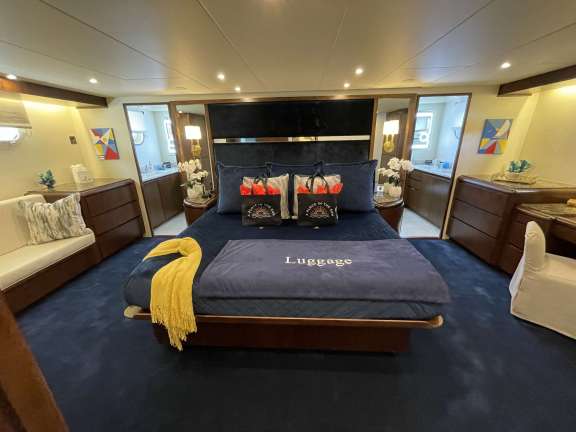 Flybridge Double Jacuzzis