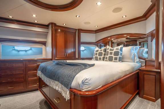 Image of RISK & REWARD yacht #10