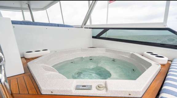 Image of RISK & REWARD yacht #17