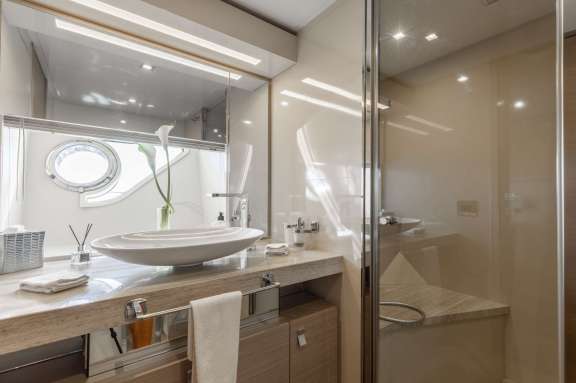 Image of BONUS ROUND yacht #11