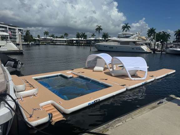 Jellyfish Netted Pool with Chaise and docking for waveerunner
