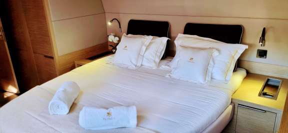 Image of Halekulani yacht #7