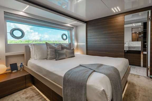 Queen / Twin Convertible Stateroom 2