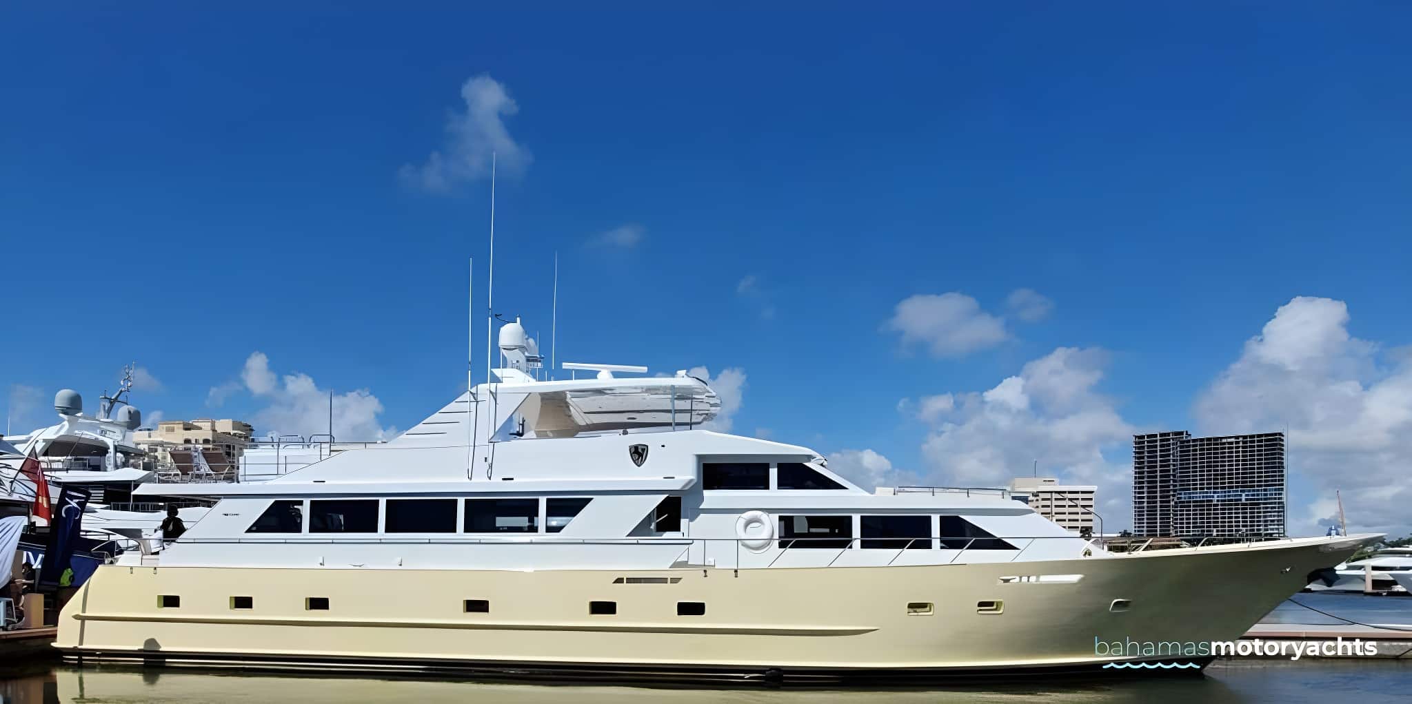 100 ft broward yacht