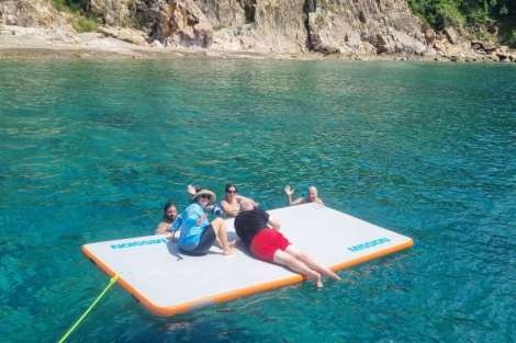 Review img # 13 of the yacht BLUE HORIZON