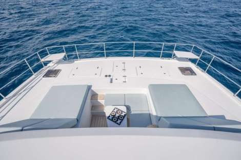 Review img # 31 of the yacht EARNOUT