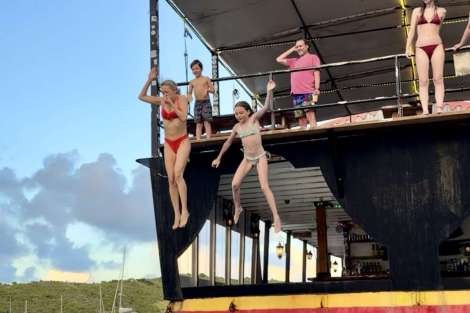 Review img # 8 of the yacht EARNOUT