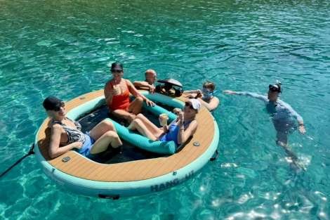 Review img # 8 of the yacht EARNOUT