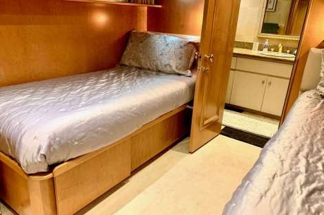 Review img # 8 of the yacht LADY LEX