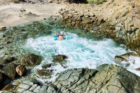 Review img # 43 of the yacht UNWAVERING